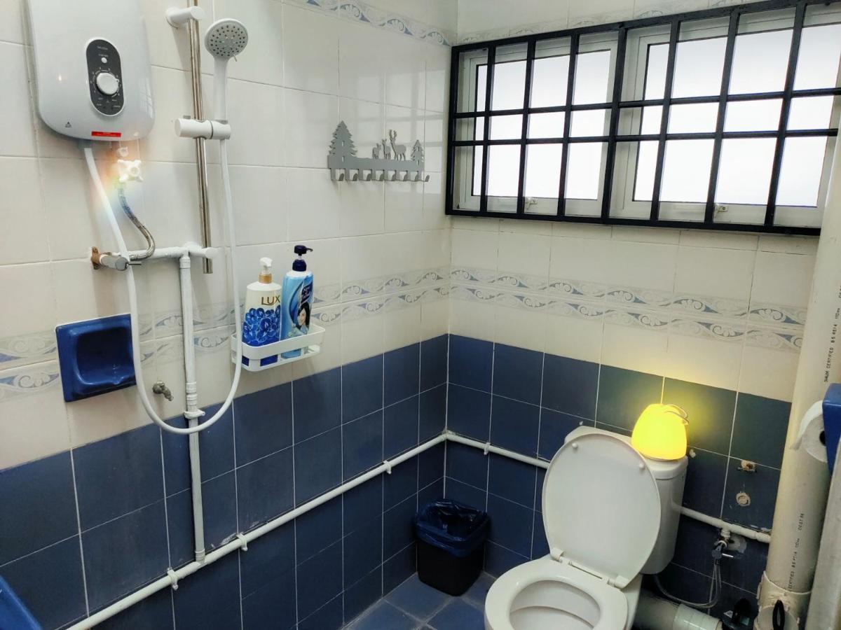 Semi-Detached, Up To 21 Pax, 4 Bedrooms, 3 Bathrooms, 4 Car Parks By Star Home Bayan Lepas Esterno foto